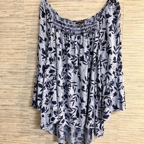 NEW DIRECTIONS-Size XL (14/16) Blue Floral Peasant Top-Bell Sleeve- Off Shoulder - Picture 5 of 12